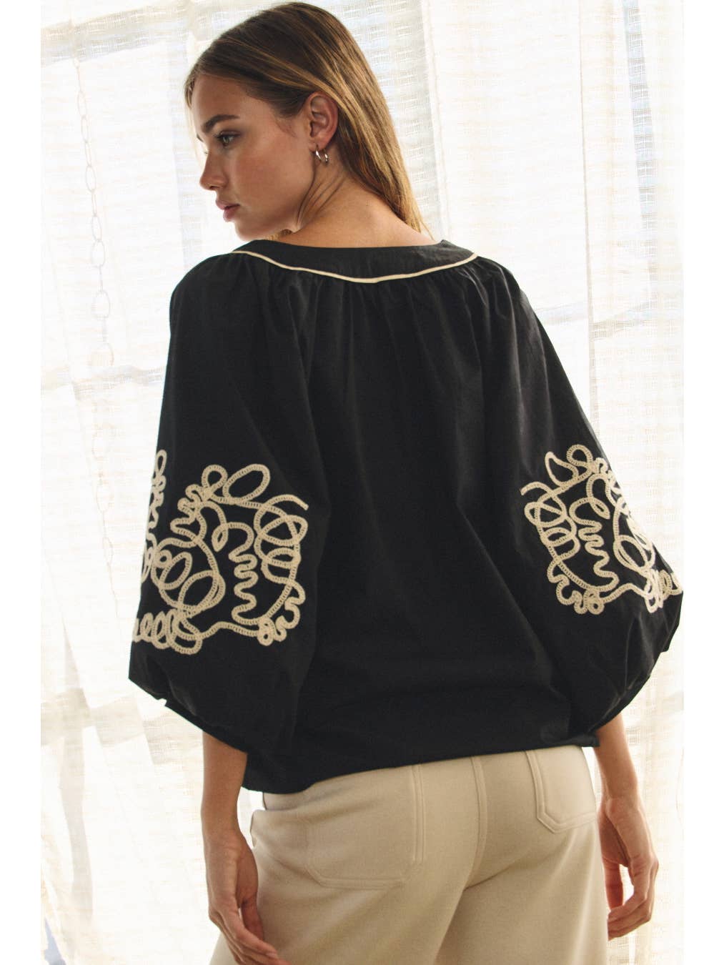 Curvy Bubble Sleeve Relaxed Blouse Black and White