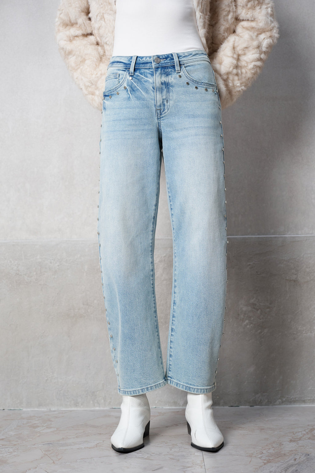 Mid Rise Ankle Studded Barrel Leg Jeans