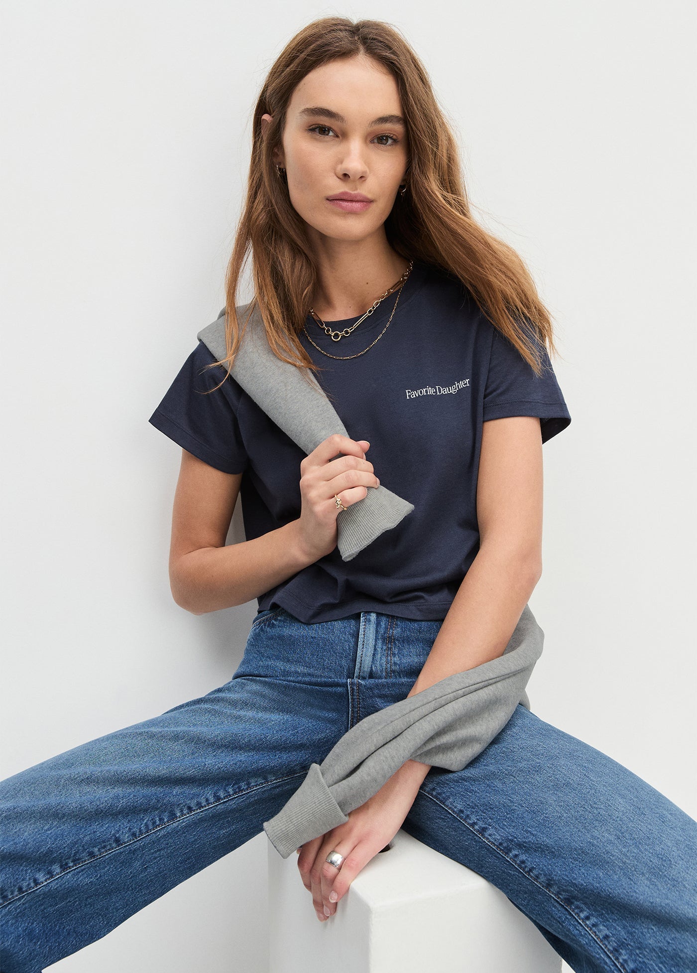 THE CROPPED LOGO TEE - Navy Gardenia